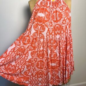 Free People sleeveless top with key hole detail on back 
Small